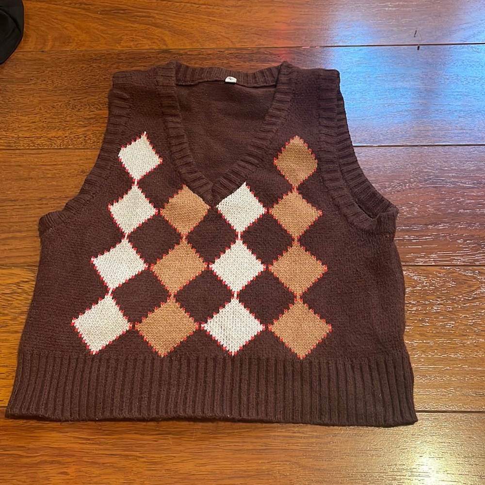 Brown pattern crop top
